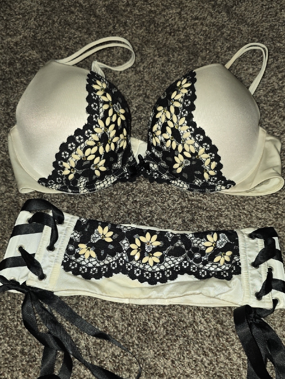 Victoria's Secret Ivory and Black Lace Push-Up Bra with Garter